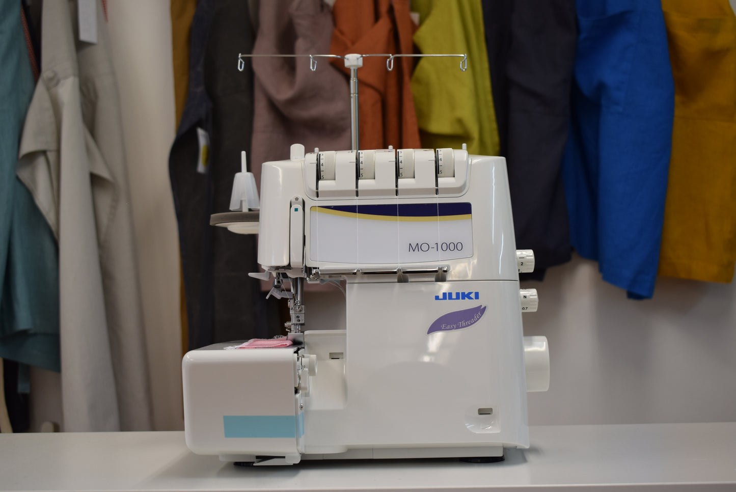 JUKI MO-1000 Air Threading Overlocker