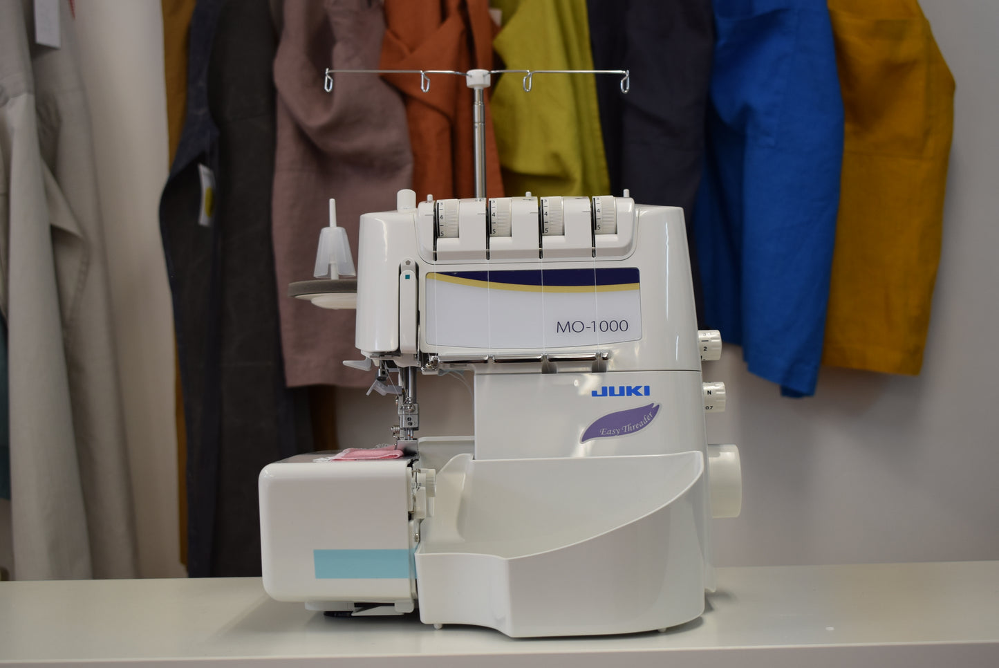 JUKI MO-1000 Air Threading Overlocker